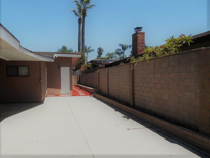 Building Photo - 2655 S Citrus St