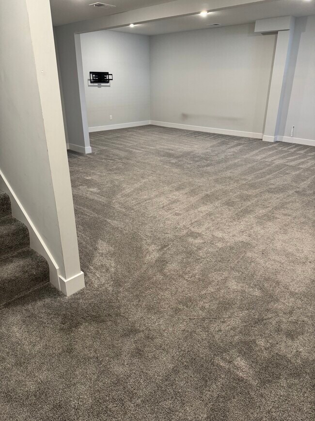 Building Photo - Oak Grove