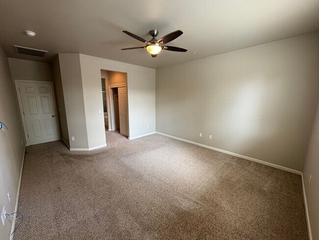 Building Photo - Lovely Clovis home Available Now!