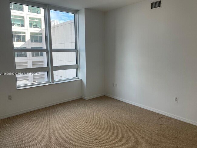 Building Photo - 950 Brickell Bay Dr