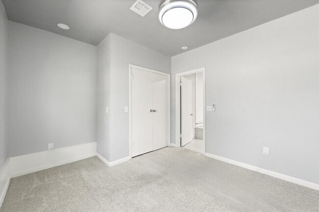 Building Photo - 132 Elwood Dr