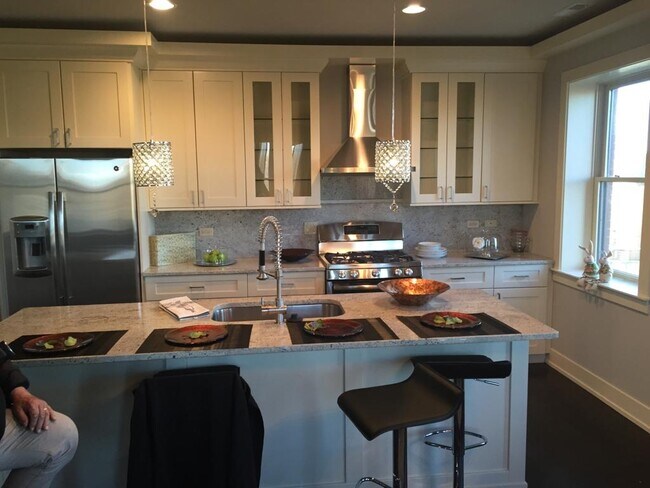 Building Photo - 4234 S Ellis Ave