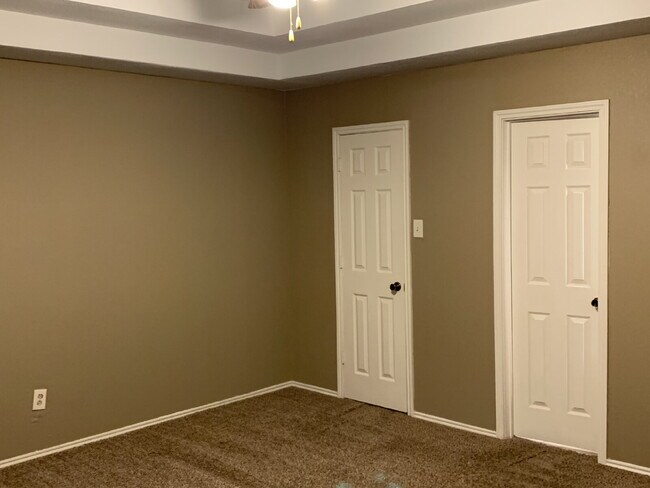 Building Photo - Spacious South Lubbock Townhome with Bonus Space & 2-Car Garage