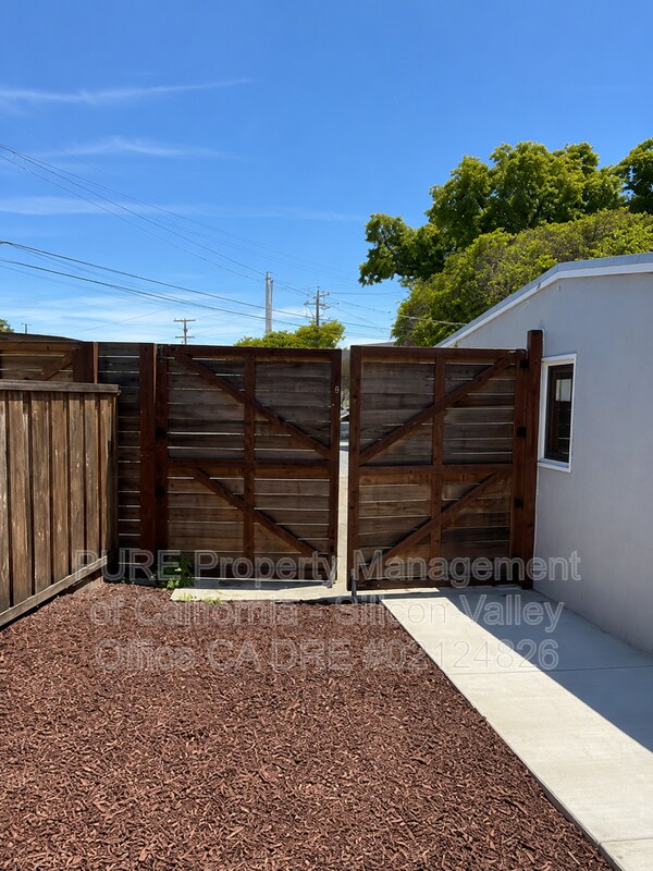 Building Photo - 40469 Shaw Ct