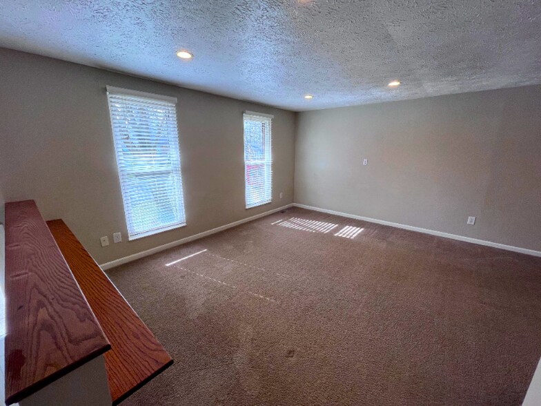 Building Photo - 1010 Yellow Pine Ct