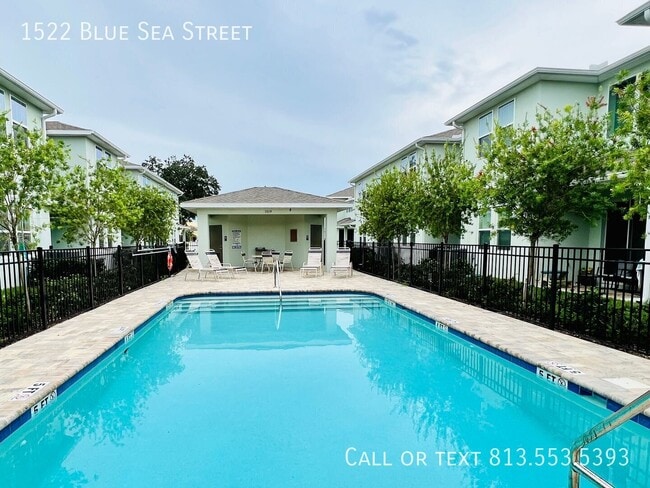 Building Photo - 1522 Blue Sea St
