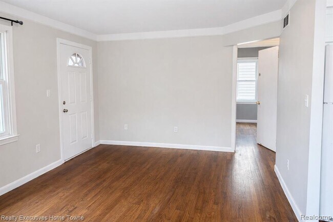 Building Photo - 1381 E Chesterfield St