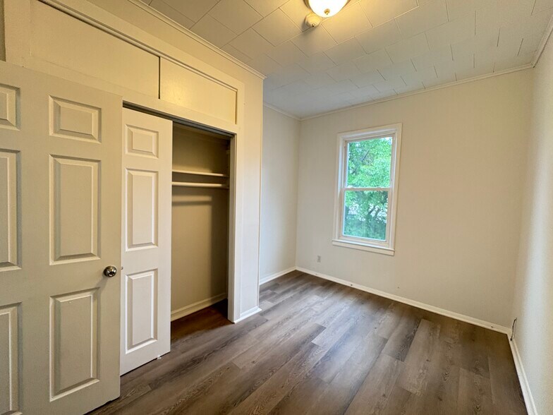 Building Photo - 346 Armstrong Ave