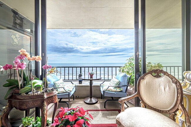 Building Photo - 3851 Boardwalk