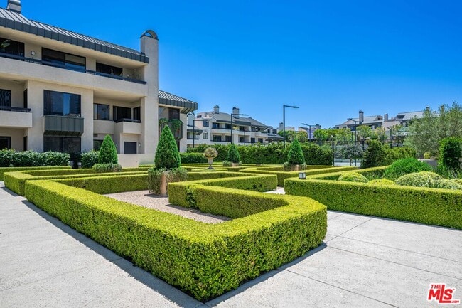 Building Photo - 2340 Century Hill