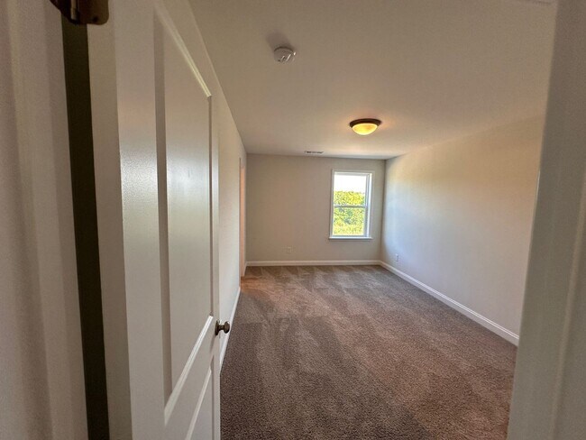 Building Photo - 2024-Built Beautiful 4-Bedroom and 3.5 Bat...