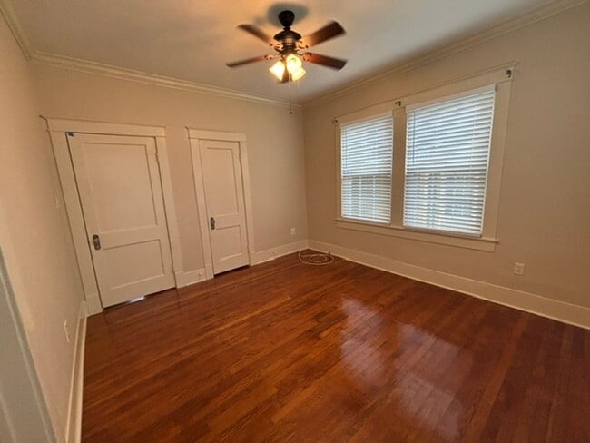 Building Photo - 3044 Wilshire Dr