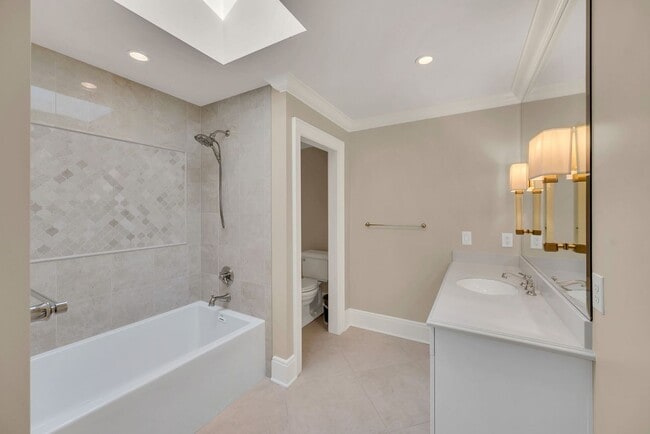 Building Photo - Luxury unfurnished 4BR/4.5BA Tudor in Belle Meade Links.