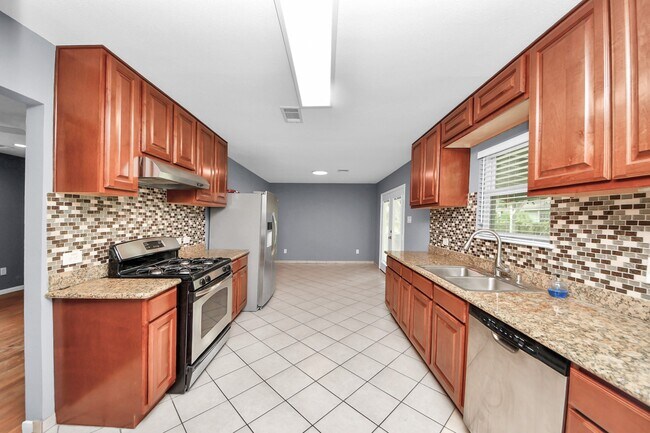 Building Photo - 10021 Hazelhurst Dr