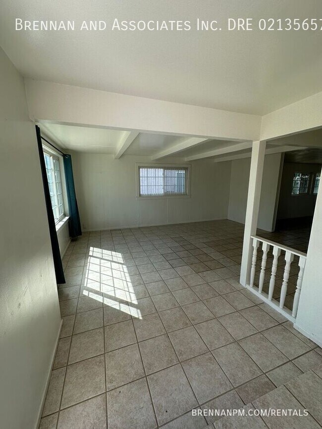 Building Photo - 820 Hickory Ct