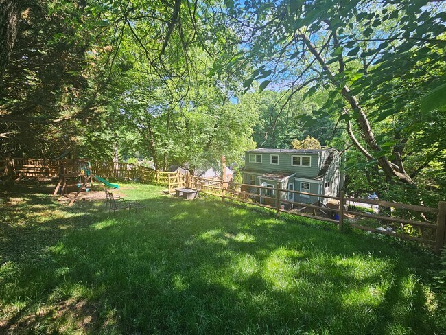 Building Photo - 221 Dale Dr