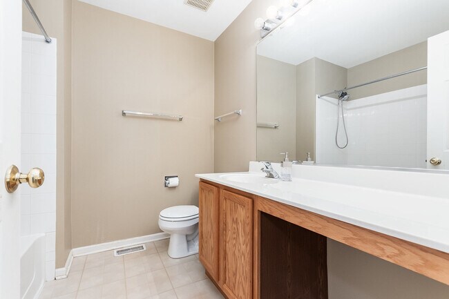 Building Photo - 2404 Golf Ridge Cir