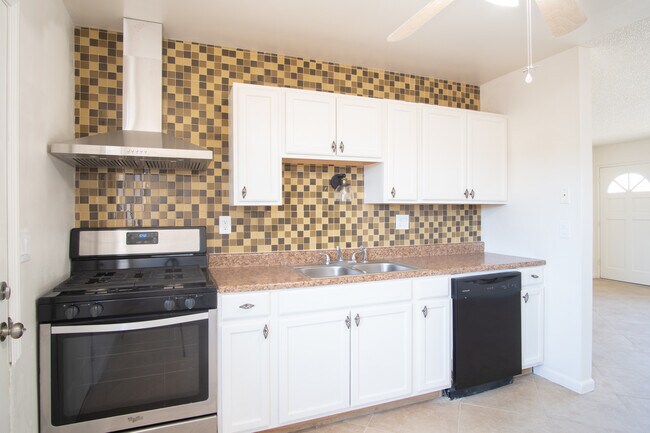 Building Photo - 57373 Yucca Trl