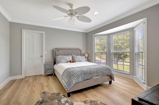 Building Photo - 11839 Pebblewood Dr