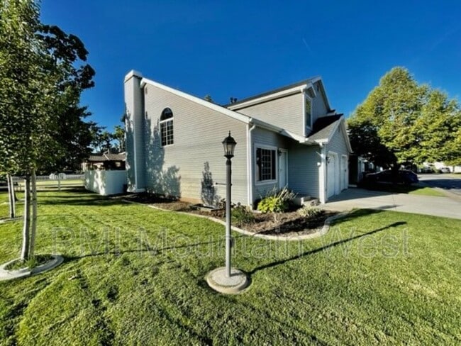 Building Photo - 499 N 200 W