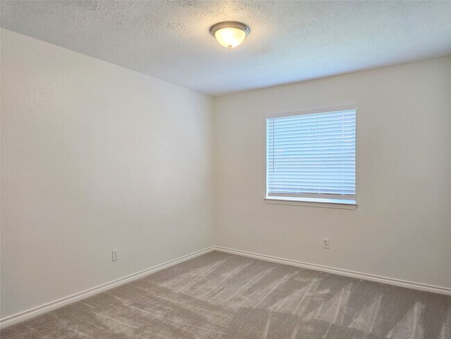 Building Photo - 10615 Heatherford Dr