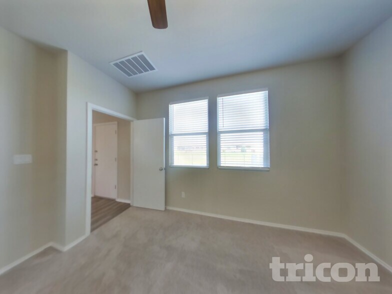 Building Photo - 5200 Saddle Clb Dr