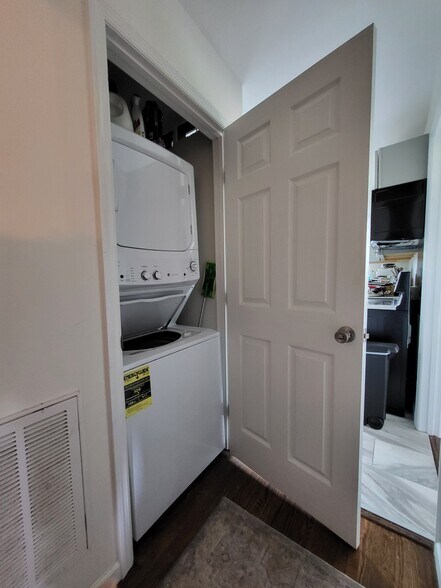 Washer/dryer - 1512A Sweetbriar Ave