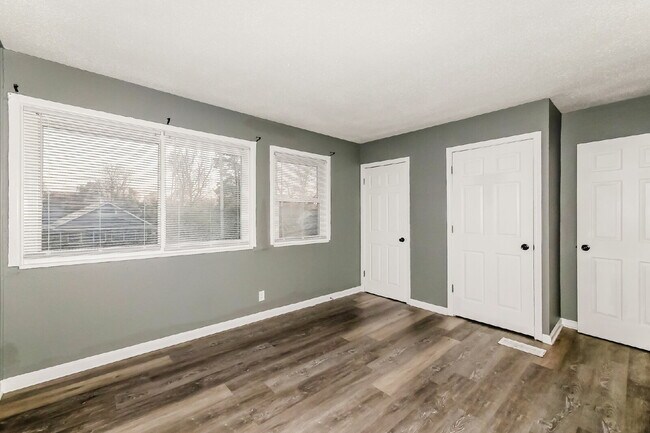 Building Photo - Charming 2 Bed, 1 Bath Apartment in Indianapolis - Don't Miss Out!