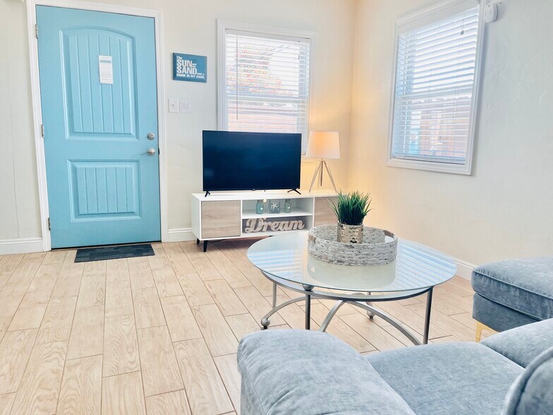 Building Photo - 2050 Balboa Ave