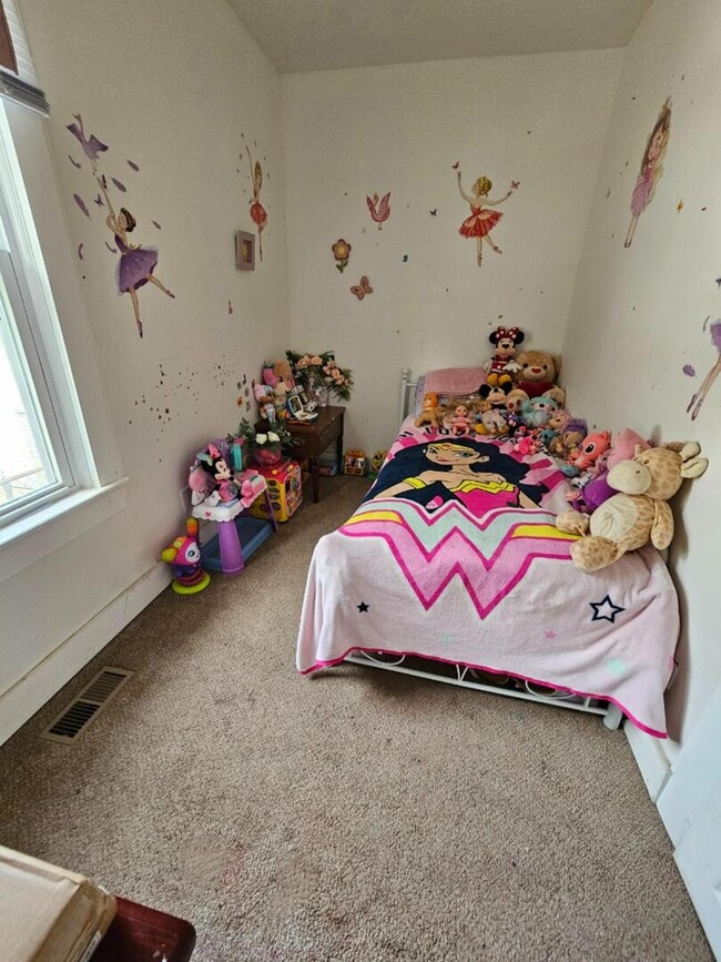 Building Photo - 454 S Des Plaines St