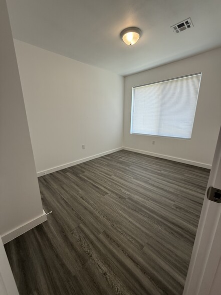 Building Photo - 715 N Woodlawn Ave