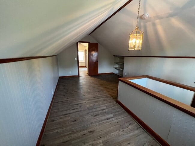 Building Photo - Charming 3BR Home close to Benson/Dundee