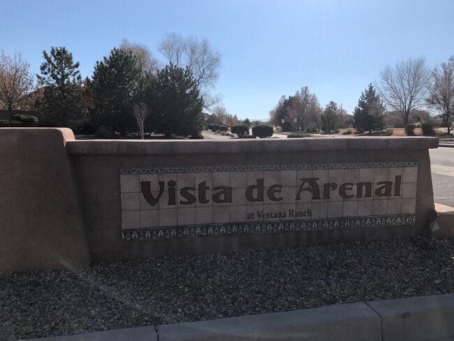 Building Photo - Beautiful 3 Bedroom 2 Bathroom Home Located in Ventana Ranch!!