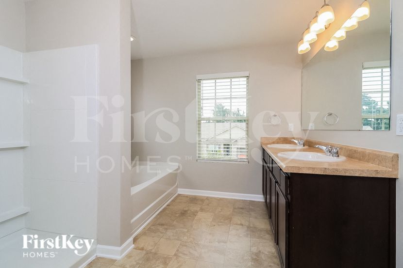 Building Photo - 106 Woodbridge Trl