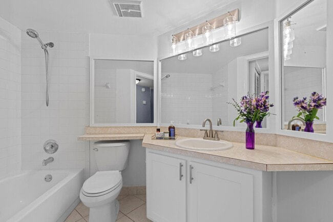 Building Photo - 5545 Courtyard Dr