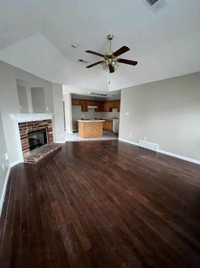 Building Photo - Charming 3-Bedroom Home in Memphis – Styli...