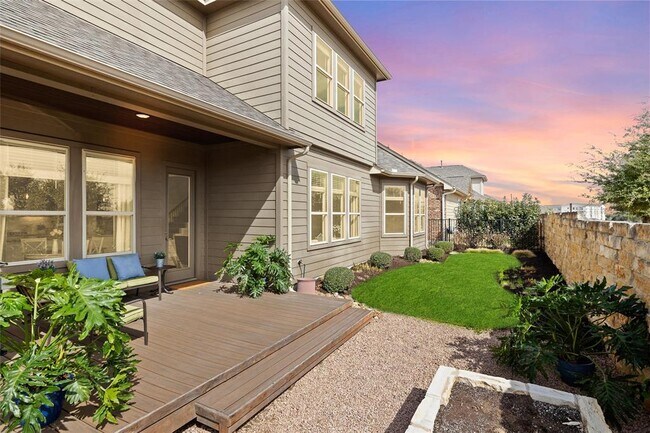 Building Photo - 132 Village Oak Dr