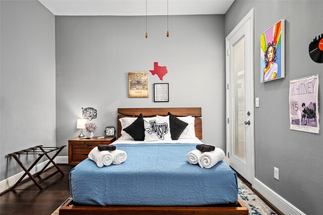 Building Photo - 2104 Webster St