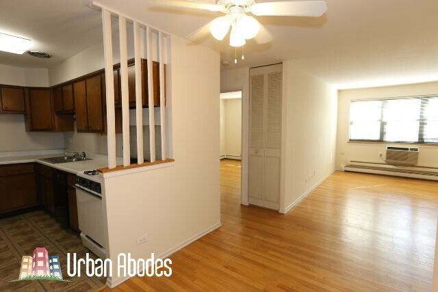 Building Photo - 648 W Wrightwood Ave