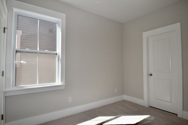 Building Photo - 724 Waterscape Ct