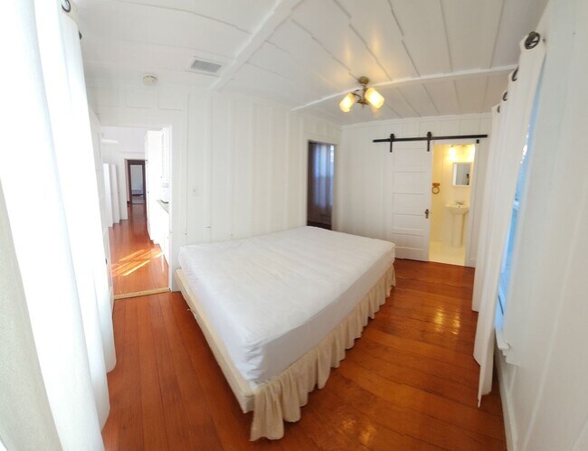 Building Photo - Islay Street  770-774