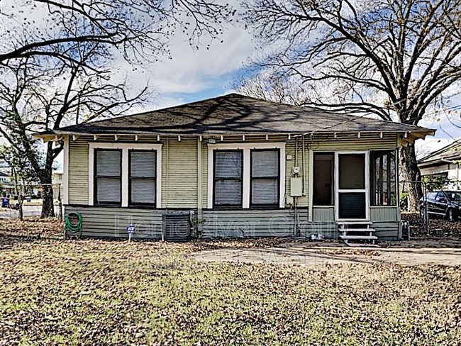 Building Photo - 226 S Oak Cliff Blvd