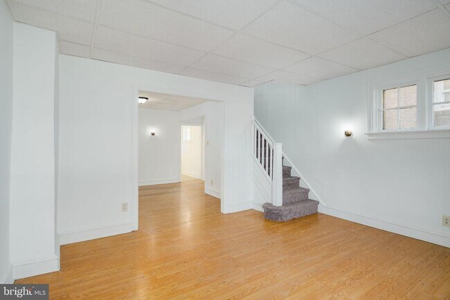 Building Photo - 3027 W 9th St