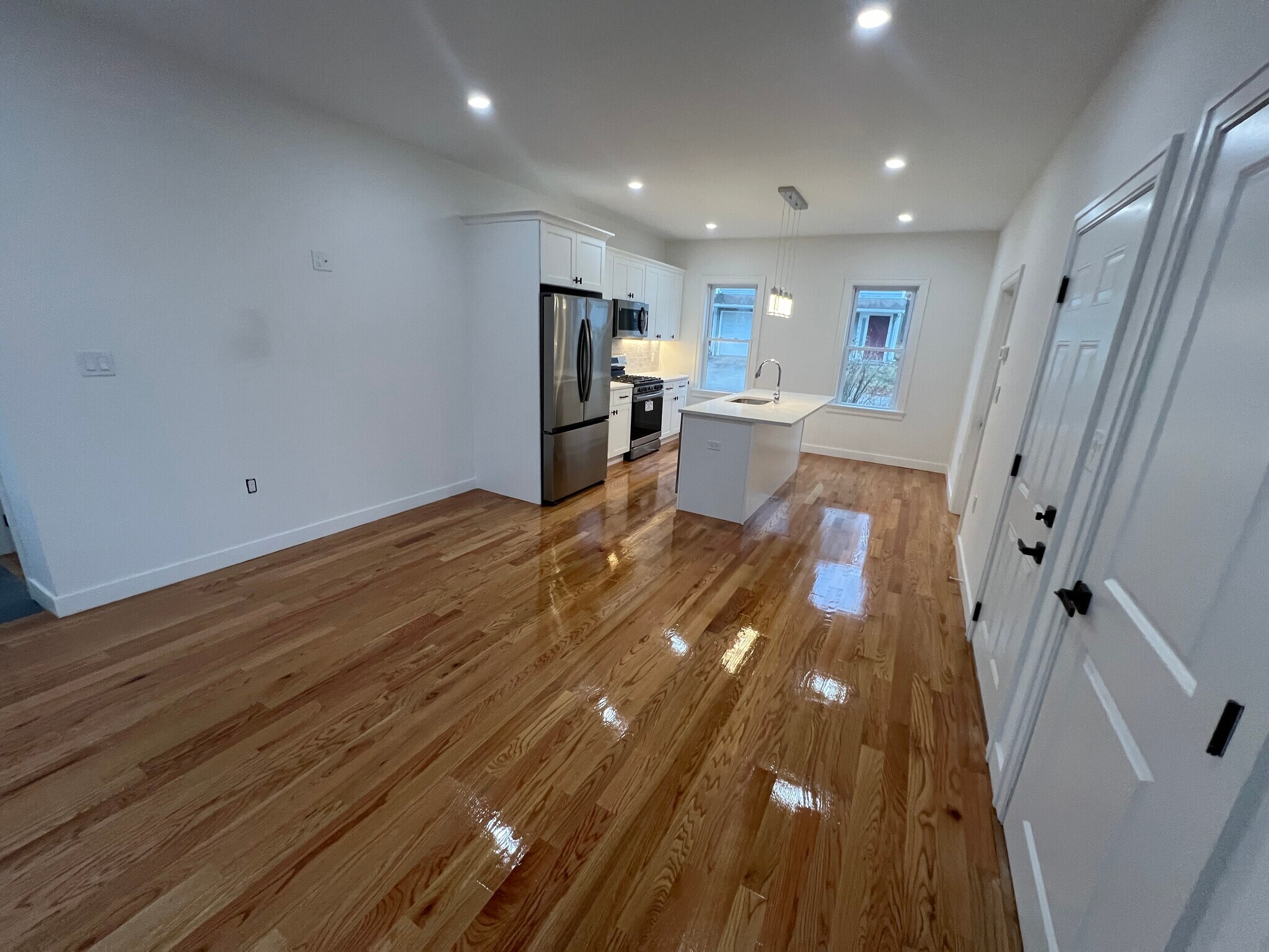 Building Photo - 82 Albertina St