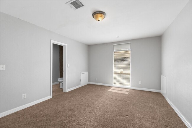 Building Photo - 1200 E 24th St
