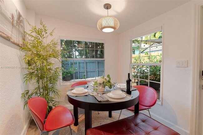 Building Photo - 312 SW 12th Ave