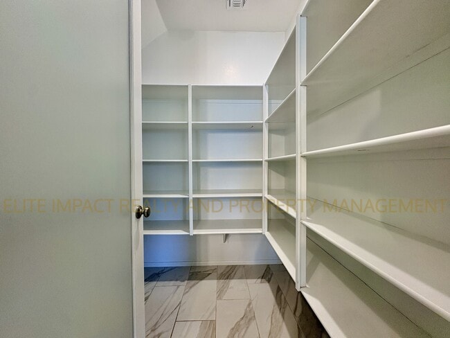 Building Photo - 9731 E Lynx Lk Trl