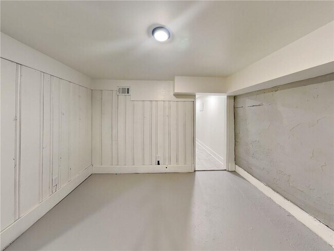 Building Photo - 108 Burbank Dr NW