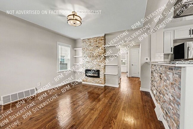 Building Photo - 1403 N Altadena Ave