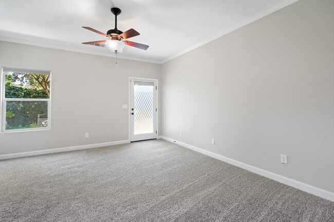 Building Photo - 687 Glenn View Ct
